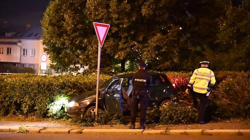 Noční střelba v Praze: Policie stíhala mladého řidiče, který odmítal zastavit